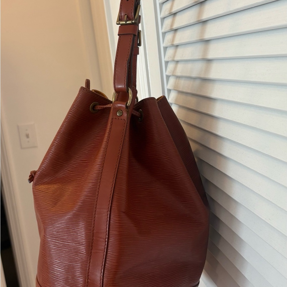 Louis Vuitton Brown Epi Bucket Bag - Picture 3 of 16